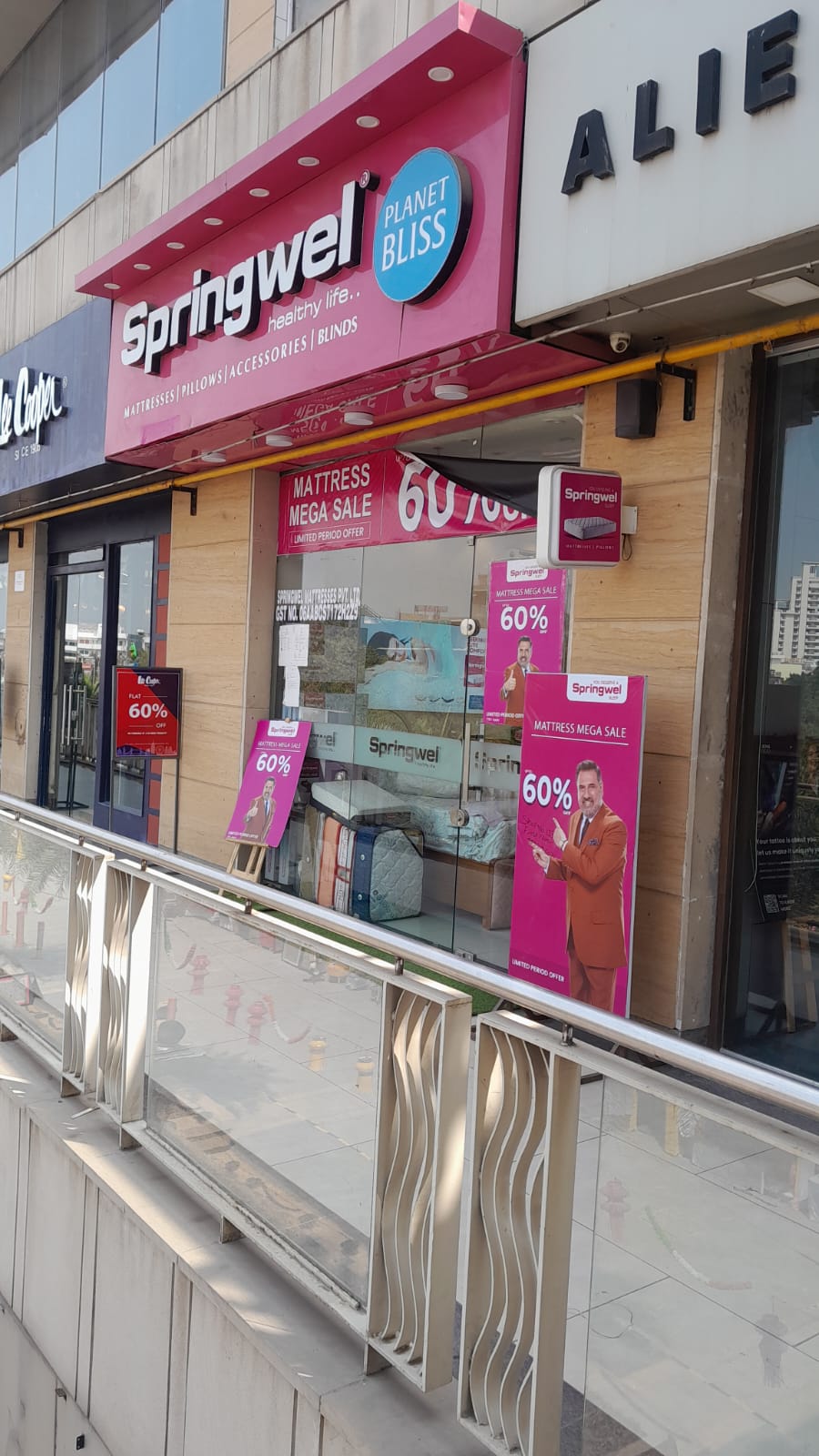 Good Earth Mall Sector 50